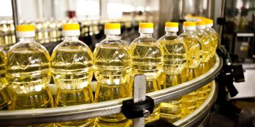 Prețul uleiului a luat-o pe… ulei | Produsul s-a scumpit cu aproape 9% în acest an