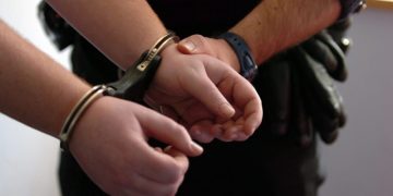 Un bărbat și un adolescent, reținuți pentru pornografie infantilă și viol
