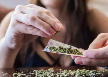 Tinerii și drogurile | În România sunt 1,2 milioane de consumatori ocazionali de droguri (statistică oficială)