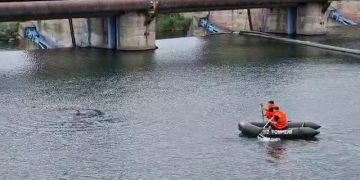 VIDEO. Un bărbat a fost salvat din mijlocul Crișului Repede, în Oradea