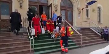 Femeie tăiată pe față cu un cutter chiar în timpul procesului | Atacatorul este fostul concubin