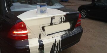 Amendă penală pentru o asistență care a vandalizat mașină unui medic | De ce a făcut-o