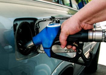 Scade prețul benzinei | Cât costă combusitibilii în Oradea