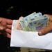 Șpagă pentru nemuncă | Funcționar acuzat că a cerut mită ca să scape o persoană de munca în folosul comunității la care a fost condamnată