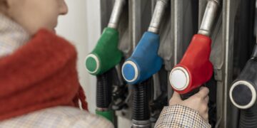 Scade prețul la pompă | Cât costă benzina și motorina în Oradea
