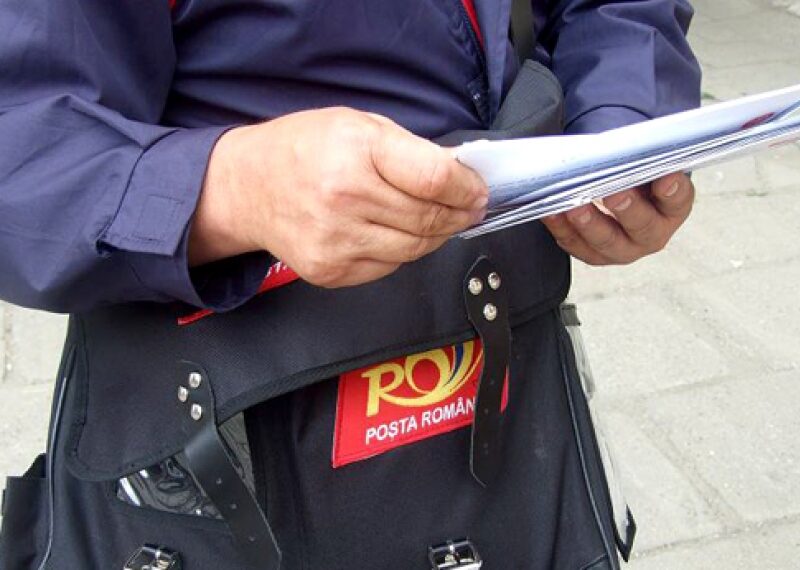 Poștaș trimis în judecată pentru că ar fi furat pensiile și alocațiile a peste 150 de persoane