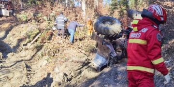 Doi bărbați, găsiți morți într-o pădure de lângă Beiuș, lângă un utilaj forestier răsturnat