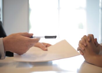 Posturi vacante la stat | Instituțiile publice din Bihor sunt în căutare de șofer, secretar sau psiholog (LISTA)