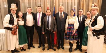Deputatul Ioan Mang a sărbătorit 1 Decembrie în avans, alături de românii din Gyula