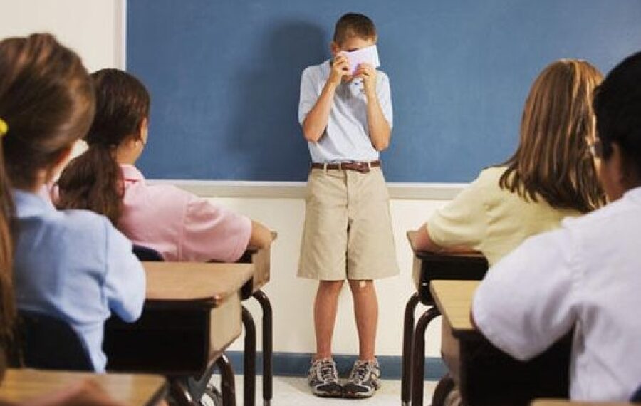 Sancțiuni controversate propuse de Ministerul Educației | Elevii ar putea fi mustrați în fața clasei sau mutați disciplinar la altă școală
