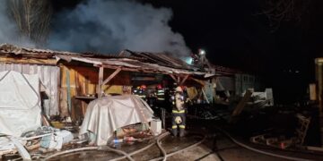 Incendiu la un atelier de tâmplărie din Oradea