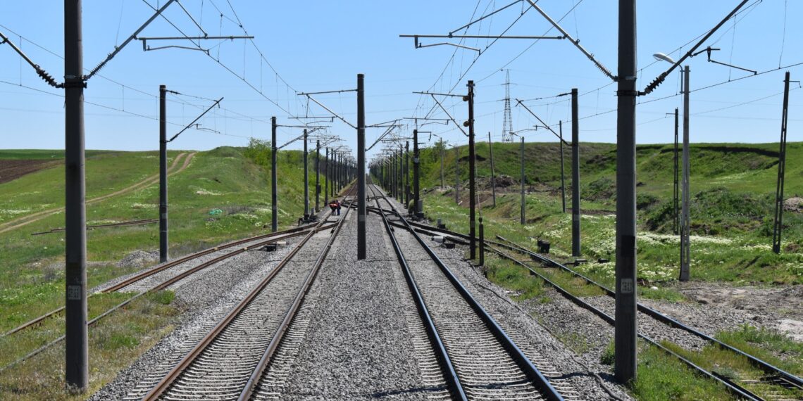 CFR va semna pentru electrificarea căii Oradea-Cluj cu firma acuzată că se încadrează în “cazurile de excludere din procedură” | CNSC a respins contestațiile