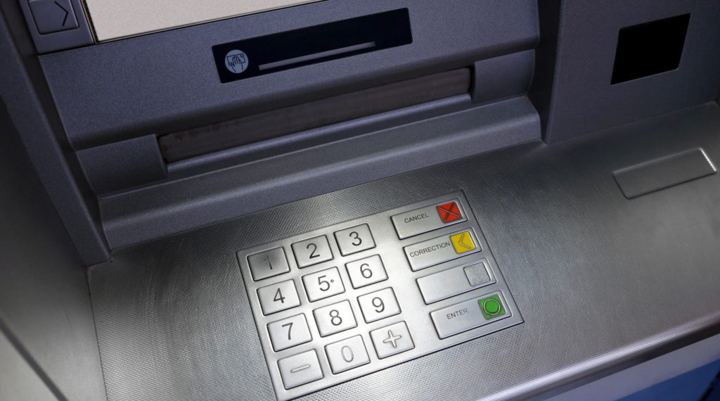 Decizie radicală a unei mari bănci: dispar bancomatele