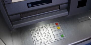 Decizie radicală a unei mari bănci: dispar bancomatele