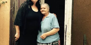 Doctorul care transformă moartea în viață își conduce azi mama la cimitir. După moartea tatălui a trecut prin doliu patologic