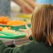 A început programul –pilot „O masă caldă la școală” “Începând de astăzi, toți copiii care frecventează cursurile Școlii Gepiu beneficiază zilnic de un pachet alimentar gratuit”
