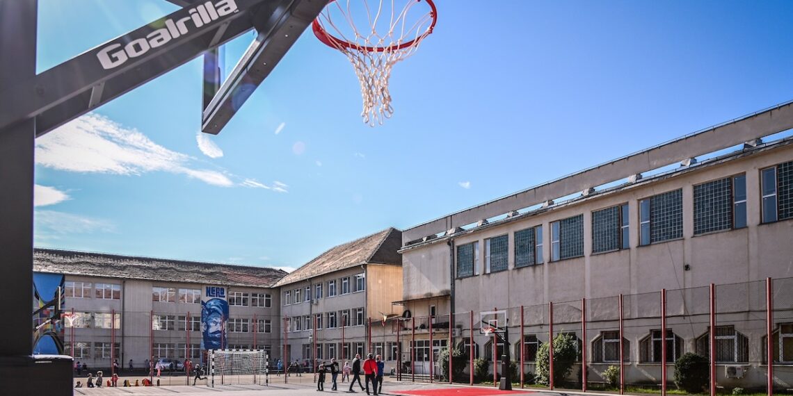 Copiii vor avea acces pe terenurile de sport ale școlilor și după încheierea cursurilor sau în vacanțe | Proiectul a primit votul decisiv