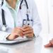 Medicii de familie vor fi obligaţi să acorde servicii medicale gratuite persoanelor neasigurate