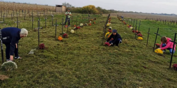 I-a cerut 100.000 euro lui Mecena de la Dumbrava pentru că nu îi putea duce mamei o floare la mormânt. Femeia e mai vie ca oricând