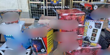 VIDEO. Peste 2 tone și jumătate de petarde, artificii și rachete, confiscate în urma unor percheziții la firme de curierat din Oradea