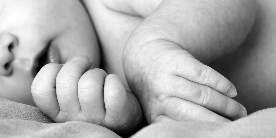 Bihorul, între județele cu cele mai multe mame minore | Unul din 10 nou-născuți din România are mamă adolescentă