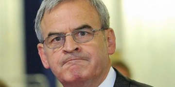 Scandalos | László Tőkés se războiește, în presa din Ungaria, cu o “organizaţie extrem de şovină şi care urăşte maghiarii”. Pretextul: festivitățile de 1 Decembrie