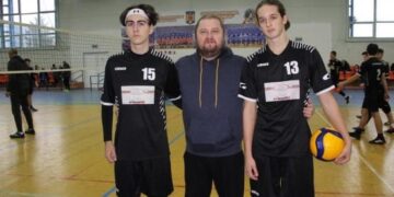Orașul bihorean în care sportul juvenil e susținut de Primărie dă doi sportivi la ”națională” | Voleibaliștii Iulius Indrei și David Palffy, din Ștei, convocați pentru calificarea la ”Europene”