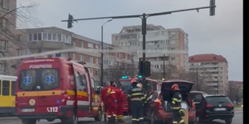 Accident în Nufarul. Două mașini implicate