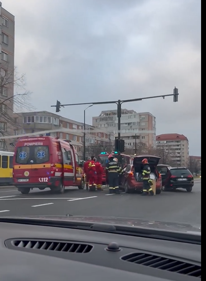 Accident în Nufarul. Două mașini implicate