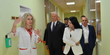 Pansament pentru suflete, doctorul de la care pacienții așteaptă rețeta nemuririi,  șefa secției de Oncologie, Aniela Platona, trece prin drama pierderii mamei