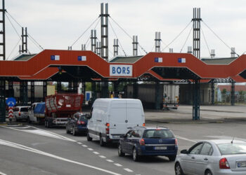 Ungurii vin să-și caute loc de muncă în Bihor și în Arad. Cumpără și făină made in Ungaria din magazinele noastre