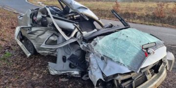 Ce a rămas dintr-un autoturism implicat în accidentul de pe Bitii. Doi oameni au murit, 5 victime