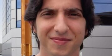 Preotul care l-a condus pe ultimul drum pe inginerul Valeriu Sabău face grup de rugăciune pentru fiul său Florin