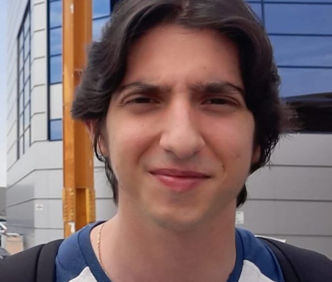 Preotul care l-a condus pe ultimul drum pe inginerul Valeriu Sabău face grup de rugăciune pentru fiul său Florin