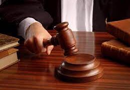 Profesor, martor în dosarul unei triple crime comise de doi adolescenți, daune morale