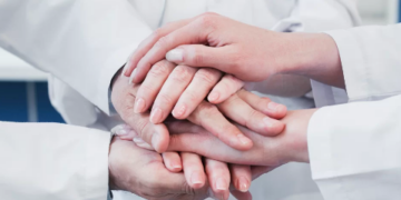 Ce spun pacienții din Oradea despre șpăgile din spitale? „Faceți și o hartă a incompetenței doctorilor care ne-au îngropat pe cei dragi„