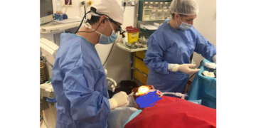Intervenție complexă de succes la Oradea. O tumoare la ochi, ca urmare a unei forme rare și agresive de cancer de piele, excizată. Au făcut și reconstrucție facială