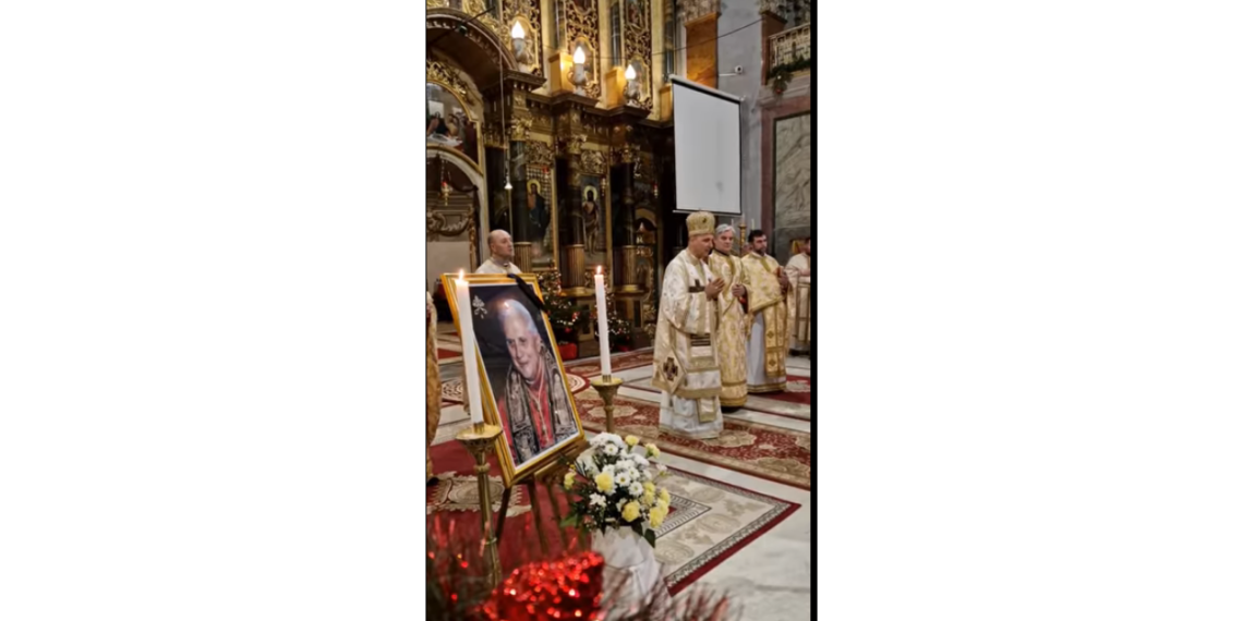 VIDEO. Slujbe de mulțumire pentru Papa Benedict “când sufletul lui se îndreaptă spre o întâlnire cu Domnul” în bisericile din Oradea. Se trag clopotele în fiecare zi