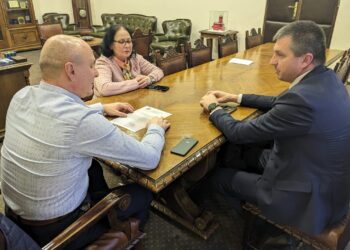 Prefectul de Bihor, două propuneri legislative către Ministerul Educației. Acestea vizează îmbunătățirea standardele serviciilor medicale în școli
