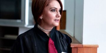 Judecătoarea Adriana Stoicescu: În Românica dascălul a devenit sclavul grupului whatsapp al părinților și bunicilor, al comitetului de elevi, al consiliului director, al nenumăratelor comitete și comiții