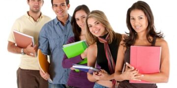 Burse de la 1000 de euro pentru cei care studiază în străinătate