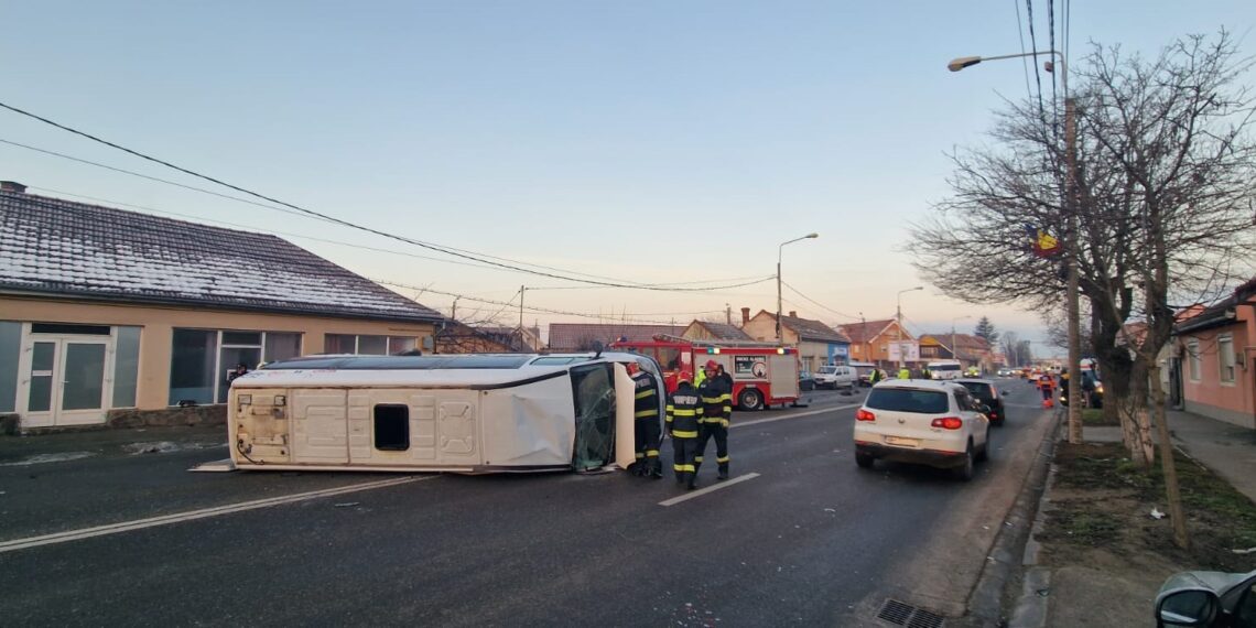 VIDEO. 19 persoane implicate într-un accident pe Clujului. 5 oameni la spital în cod galben medical