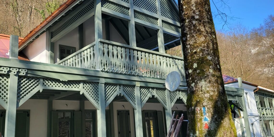 GALERIE. Loc de recreere al aristocrației de la începutul  secolului XX, Cabana Vadu Crișului e restaurată 95%