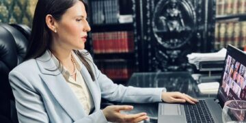 GALERIE.Orădeanca din Forbes Coaches Council, USA, inspiră comunități din toată lumea. Prof. dr.Karina Ochiș în elita experților la nivel mondial