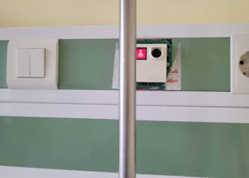 Reclamă că la Spitalul de Copii butonul de panică nu funcționează, iar căzile de baie sunt pline de mucegai. „Dacă ai o urgența ieși pe hol și strigi asistenta până îti vine acru”