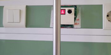 Reclamă că la Spitalul de Copii butonul de panică nu funcționează, iar căzile de baie sunt pline de mucegai. „Dacă ai o urgența ieși pe hol și strigi asistenta până îti vine acru”