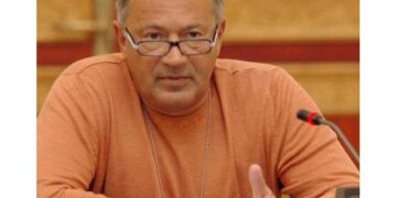 Jurnalistul Sorin Roșca Stănescu sună adunarea în Clubul presei