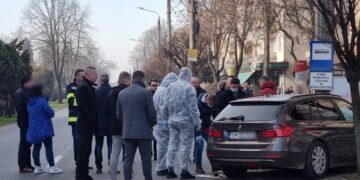 S-a sinucis în plină stradă cu arma din dotare. Avea 40 de ani și ar fi vorbit înainte cu soția