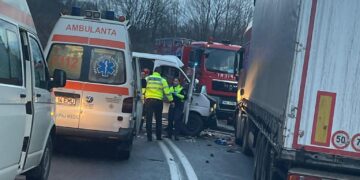 GALERIE. 7 victime, doi morți în accidentul teribil de pe drumul Oradea-Cluj