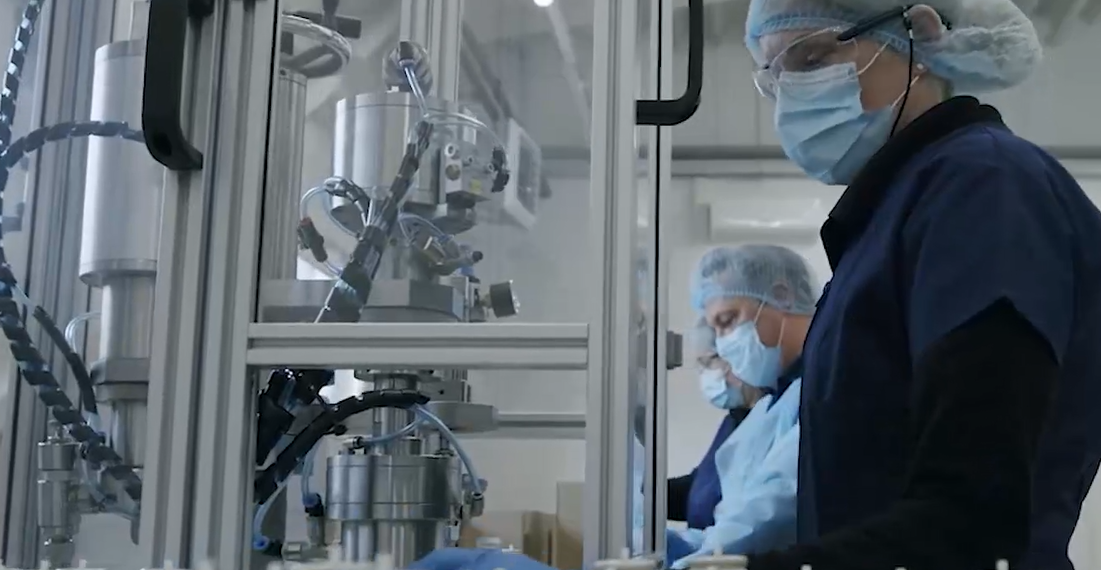 Un brand beiușean e gata să penetreze piața cosmeticelor din SUA după ce se etalează în raft alături de coloșii industriei din Franța
